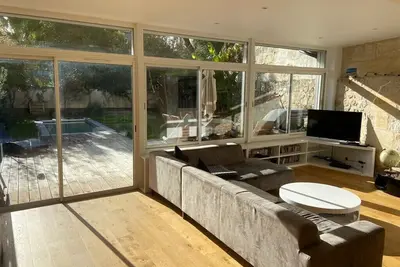 Image de Maison avec piscine pour 6 personnes, au calme.