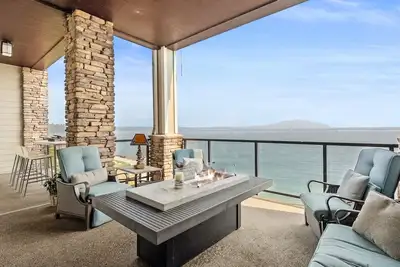 Image de Lakefront w/Private Hot Tub - Seasons at Sandpoint