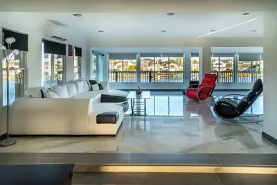 Image de Stunning Waterfront Stay in Massapequa L. I