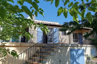 Image de maison de type provençal avec piscine à 2min du village à pieds