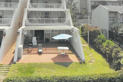Image de 3 Bedroom Beachfront Apartment