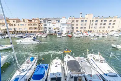 Image de 403-Bel appartement avec vue sur le canal