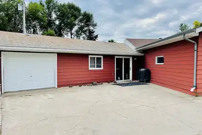 Image de E Devils Lake on Us 2 - Townhouse 1/4 mile boat ramp & bar/grill that sleeps 6!