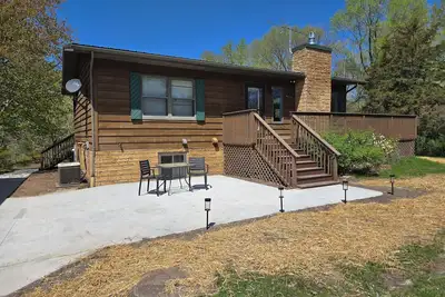 Image de Lake Puckaway Retreat 4br Getaway with Hot Tub & Optional Boat Rental