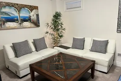 Image de Cozy Unit (2 Rooms), King & Double Bed Perfect for Couples, Singles & Families