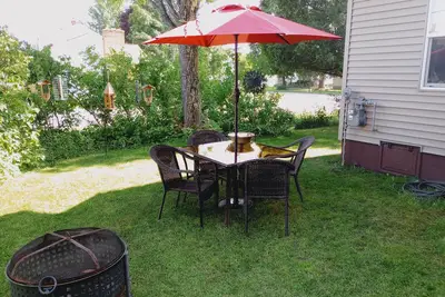 Image de Cozy corner lot will provide a comfortable space for a couple or small family.