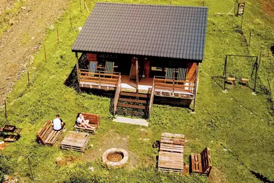 Cozy and quiet wooden cottage in the heart of mountains.