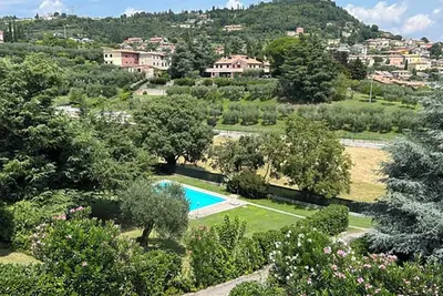 Image de Villetta Cavaion, au milieu des oliviers et des vignobles, avec vue sur le lac