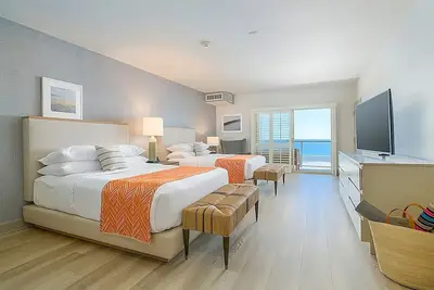 Image de Your Home Away From Home! Horizon View, Beachfront Property, Onsite Pool