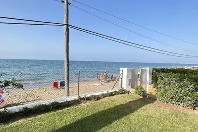 Image de Urb. Les Arènes, plage de première ligne pour 4 personnes avec piscine.