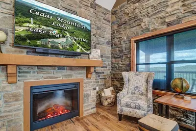 Image de Don’t miss this family lakeview lodge! Sleeps 18; pools; near Silver Dollar City