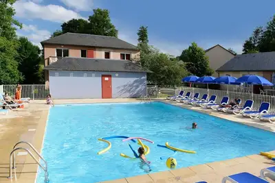 Image de Escapade tranquille avec piscine