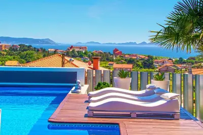 Image de Villa panoramique avec vue sur la mer et piscine