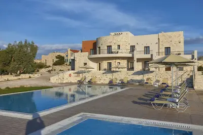 Belle villa avec grande piscine, vue mer