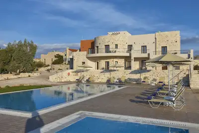 Superbe appartement א Kamilari avec piscine
