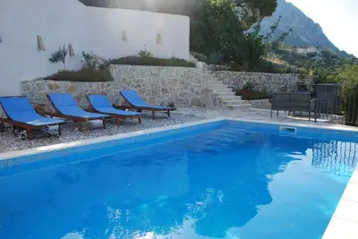 Image de Villa א Podgora avec piscine chauffיe