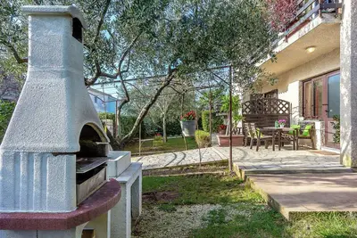Image de Appartement à Vinkuran avec Terrasse Jardin