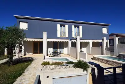 Image de Maison à Banjole avec piscine près de la mer