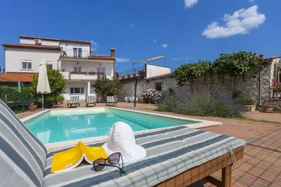 Image de Villa à Kujici près de Plage avec Piscine