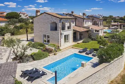 Image de Villa près de Rovinj avec piscine et vue mer