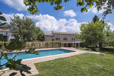 Image de Maison de vacances spacieuse avec piscine