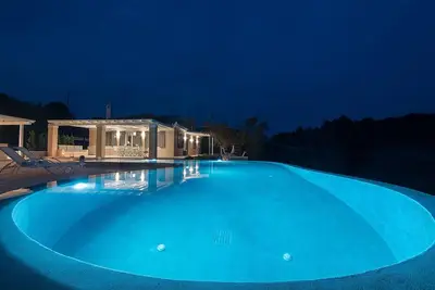 Villa dans le Pיloponnטse avec piscine