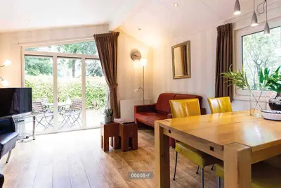 Image de Mooi chalet met sauna en spa