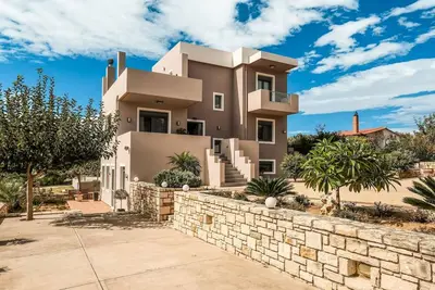 Image de Villa א Adelianos Kampos avec piscine