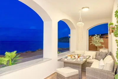 Image de Villa en bord de mer avec piscine privée