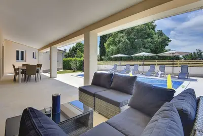 Image de Villa de plain-pied avec piscine privée