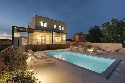 Image de Villa avec piscine privיe