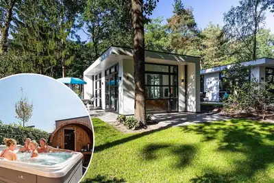 Image de Chalet moderne avec spa et sauna