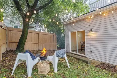 Image de Mins to Stadiums • Fenced Yard • Fire Pit