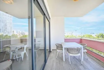 Cozy 2br with Balcony and Mamad on Dizzengoff by HolyGuest