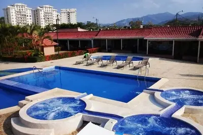 Image de Paradise Found! Walk to Beach & Town -- Can add B28 for larger family!