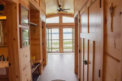 Image de Brand New Lakefront Cabin on Peaceful Big Sand Lake