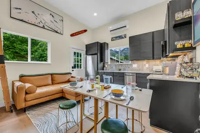 Loft-Living Studio with Hot Tub