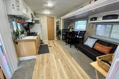 Image de SalemOasis Glamping RVnear Silver Spring State Park