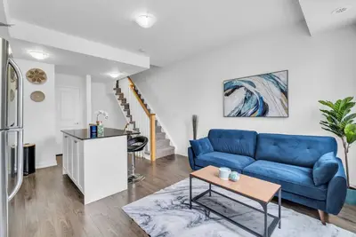 Image de Private townhome with free private parking