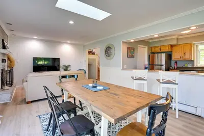 Image de Lexington Home w/ Sunroom ~ 1 Mi to Lake Huron!