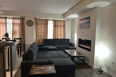 Image de Oshos place is brand new townhouse, fully furnished, minutes from Niagara Falls