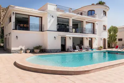Image de Villa Thorodin breathtaking 14p villa 1st line sea