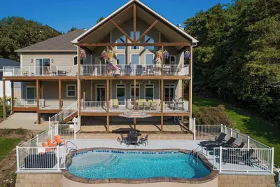 Image de Lakefront House w/ Pool, Boat Dock & views of Old Kinderhook Golf Course
