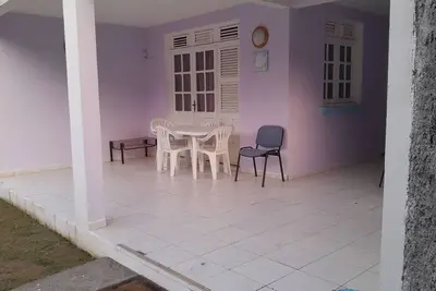 Image de Bas de villa situé dans un lotissement calme, à 5 min de la plage!