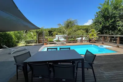 Image de Appartement tout confort avec piscine, à 3 minutes de la plage!