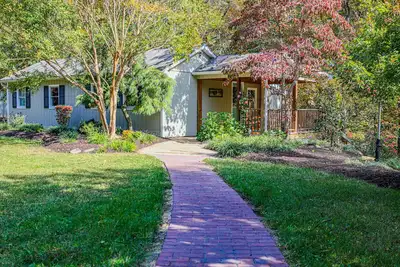Image de Charming cottage retreat by Shenandoah National Park and Madison Run Trailhead