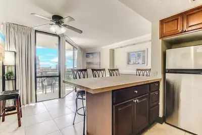 Image de Breathtaking Ocean View 1 Bedroom Queen Suite! Meridian Plaza 707