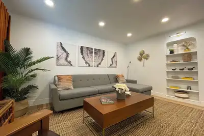 Image de Modern Midtown Bungalow