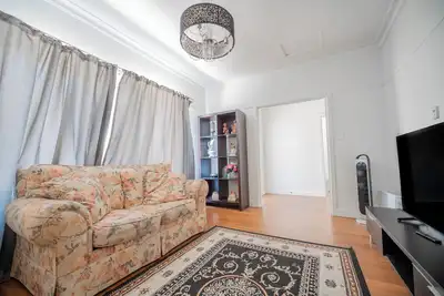 Image de Classic decor, freshly painted 3 bedroom and two bathroom  quiet home