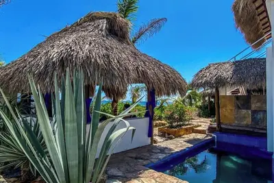 Image de Sunset Villa is just 60 meters from the beach and 10 minutes from the airport.